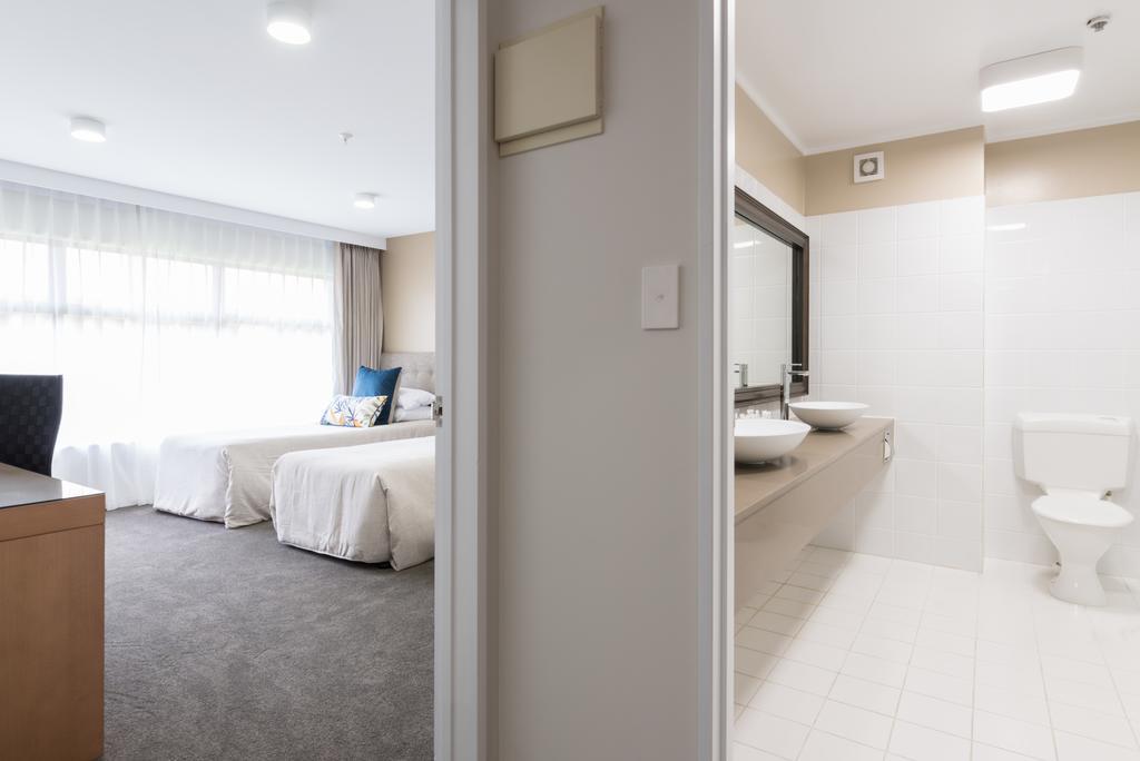 Distinction Hamilton Hotel & Conference Centre מראה חיצוני תמונה