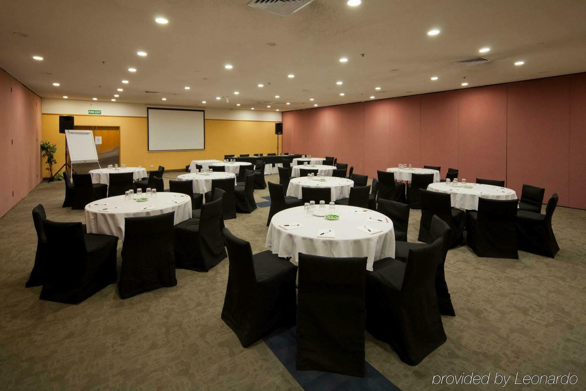 Distinction Hamilton Hotel & Conference Centre מראה חיצוני תמונה