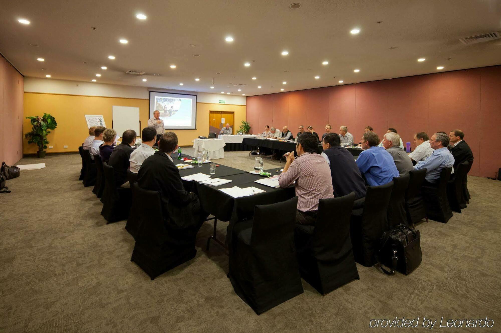 Distinction Hamilton Hotel & Conference Centre מראה חיצוני תמונה